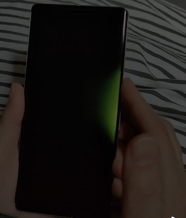 Pixel 7 Pro screen flickering